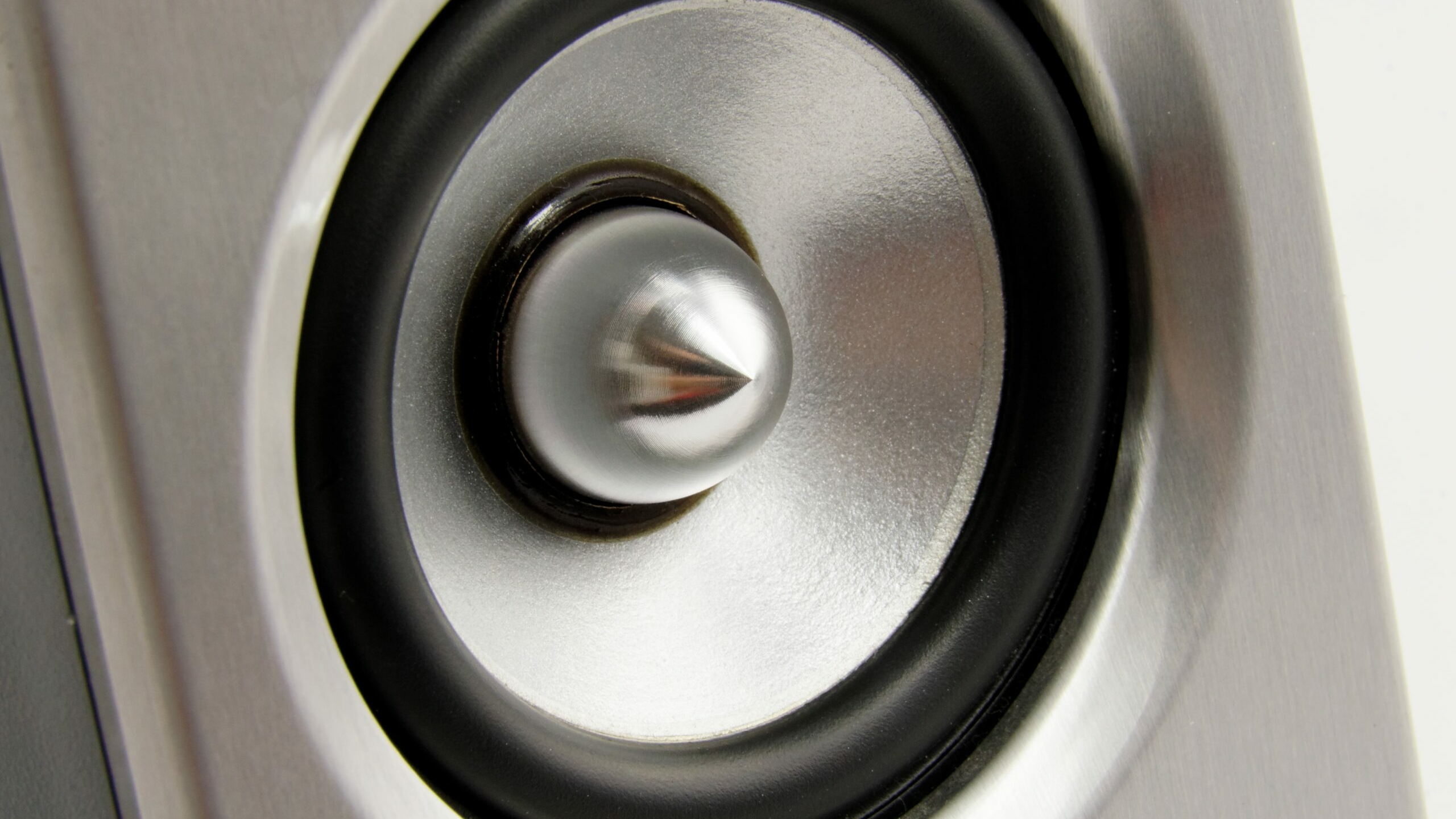 От перфоратора до блэк-метала: арендаторы устроили соседям звуковые пытки в петербургском ЖК