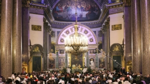 Названо число петербуржцев, посетивших службу в рождественскую ночь