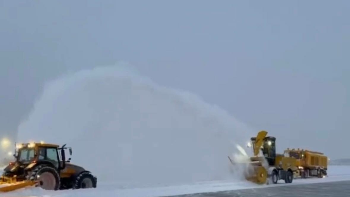 Вице‑губернатор Поляков поручил создать штаб для нештатных ситуаций с транспортом во время снегопада