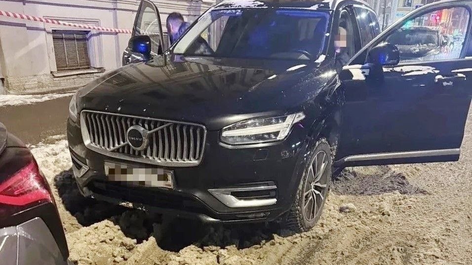 Поездка мужчины по Петербургу на угнанном внедорожнике завершилась задержанием