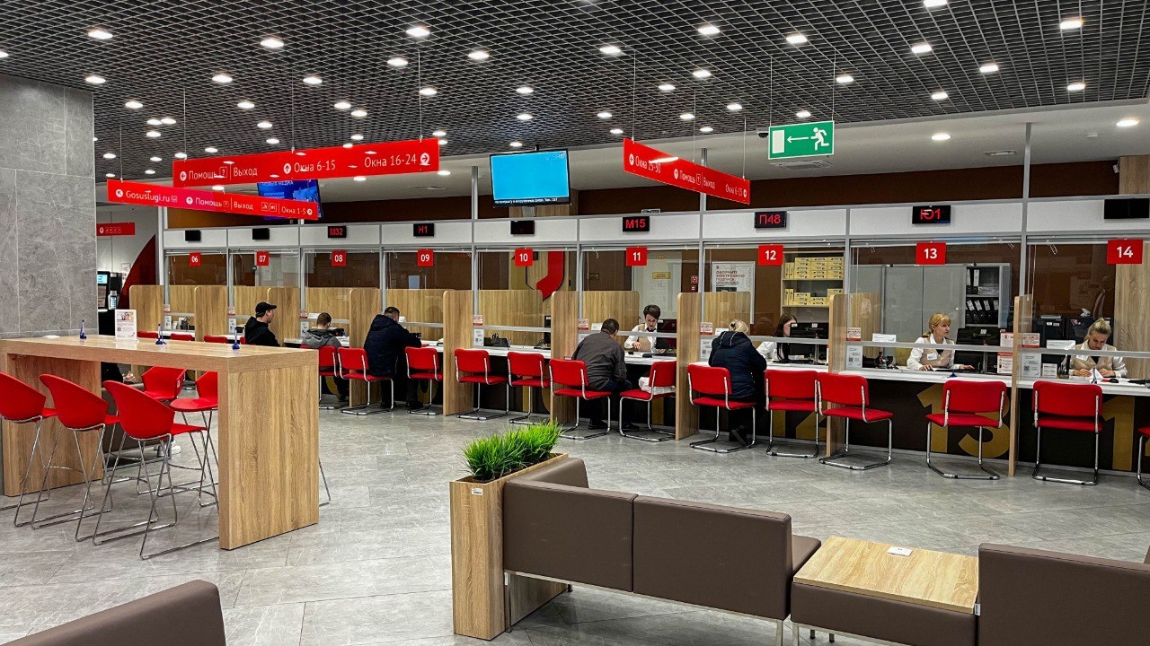 Рекордный показатель: в Смольном рассказали, сколько раз петербуржцы обращались в МФЦ за год