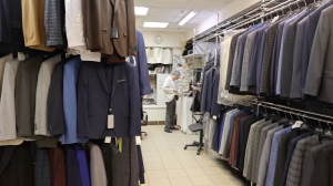 В Апраксином дворе задержали пытавшихся откупиться «лучшими товарами» нелегалов: видео