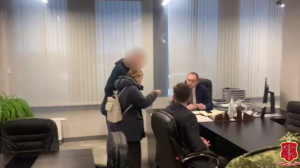 Взяточников загнали под елки: как выглядят задержанные по делу «Россети Ленэнерго»