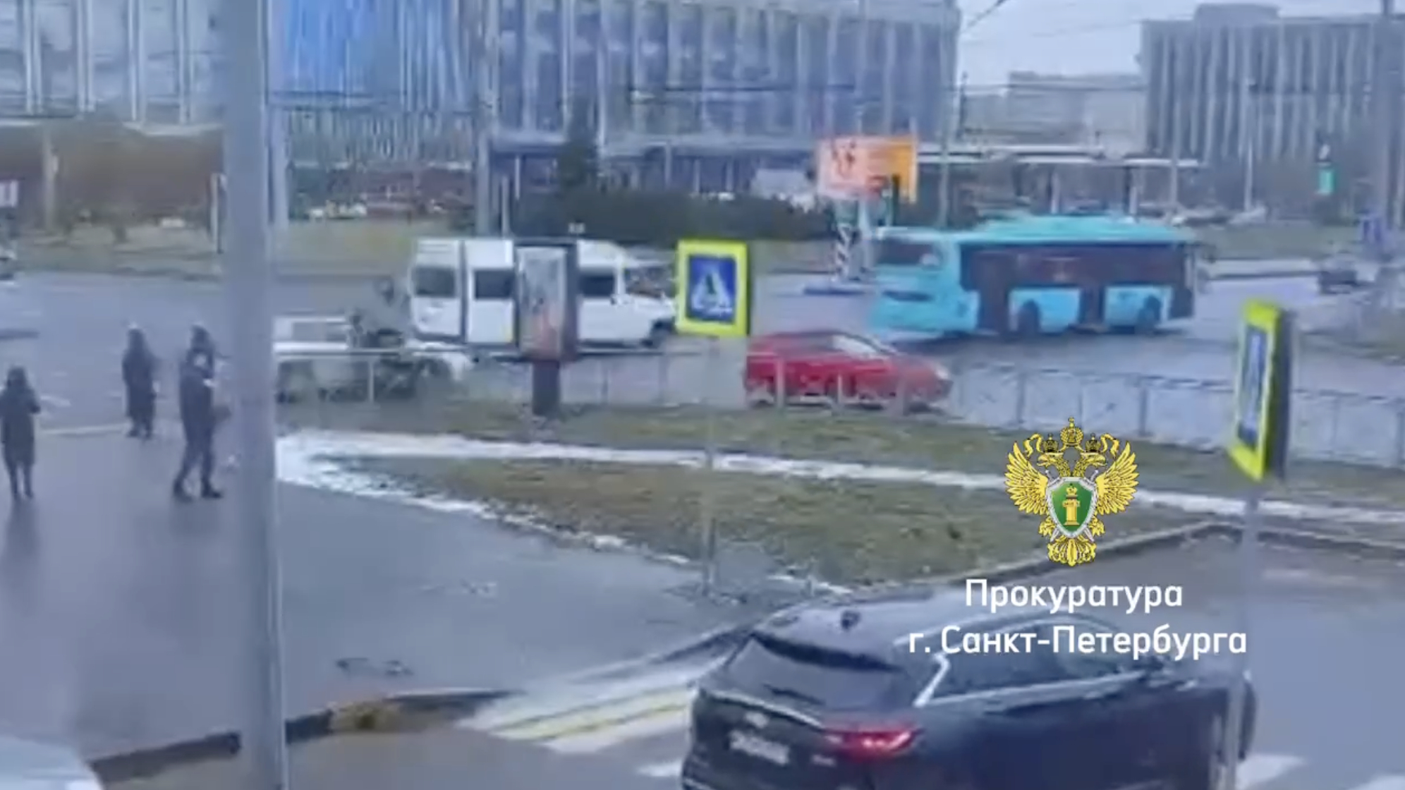 Водителя Chevrolet ждет суд за сбитого на перекрестке Петербурга электровелосипедиста