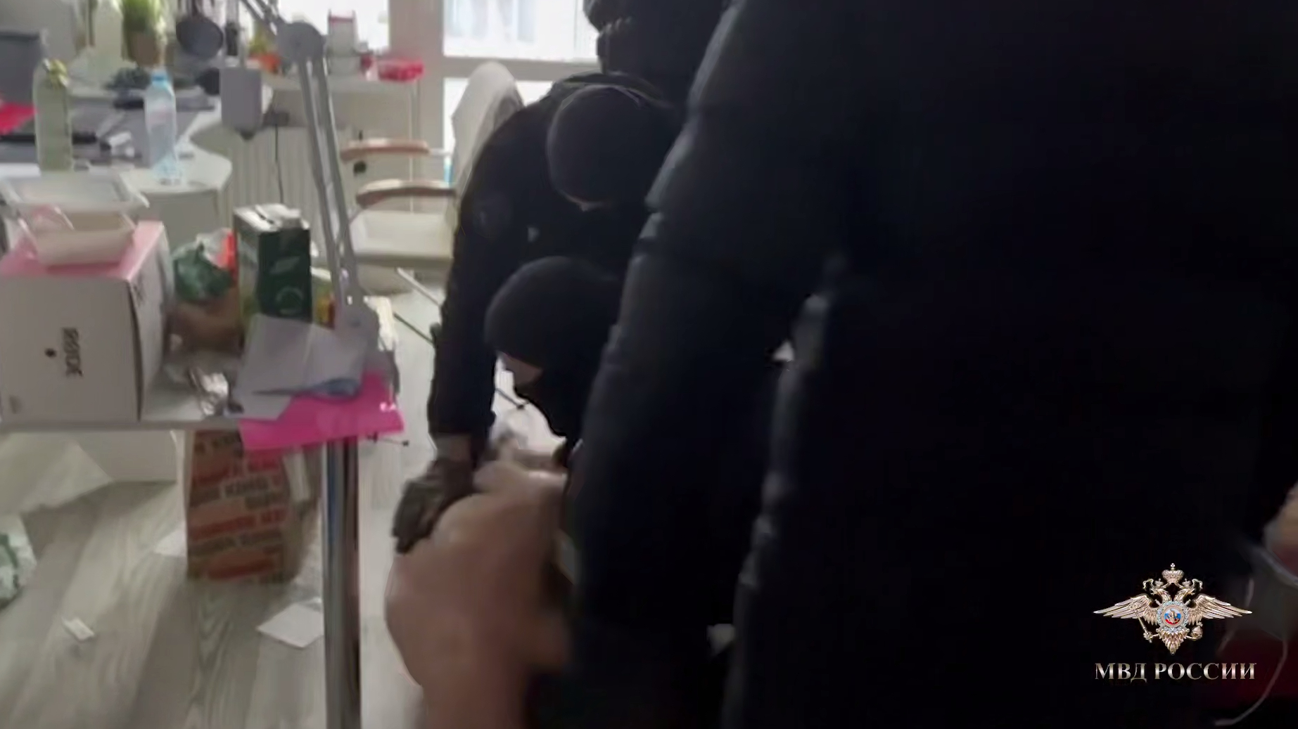 В Петербурге силовики накрыли мошенников, обманувших россиян на 15 млн рублей