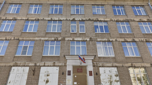 Из лицея на Кронштадтской вывели в сменке на улицу 612 детей и учителей