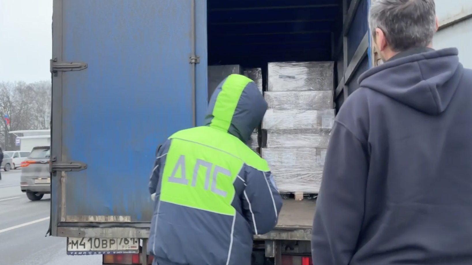 Нарушителей ПДД и нелегалов нашли во время рейда в Калининском районе