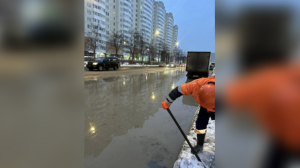 Жители Маршала Захарова остались без воды из-за прорыва трубы