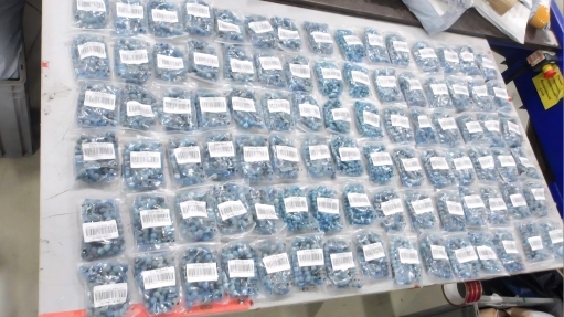 Петербурженка не сможет носить браслеты из радиоактивных бусин: Китай огорчил и таможенников