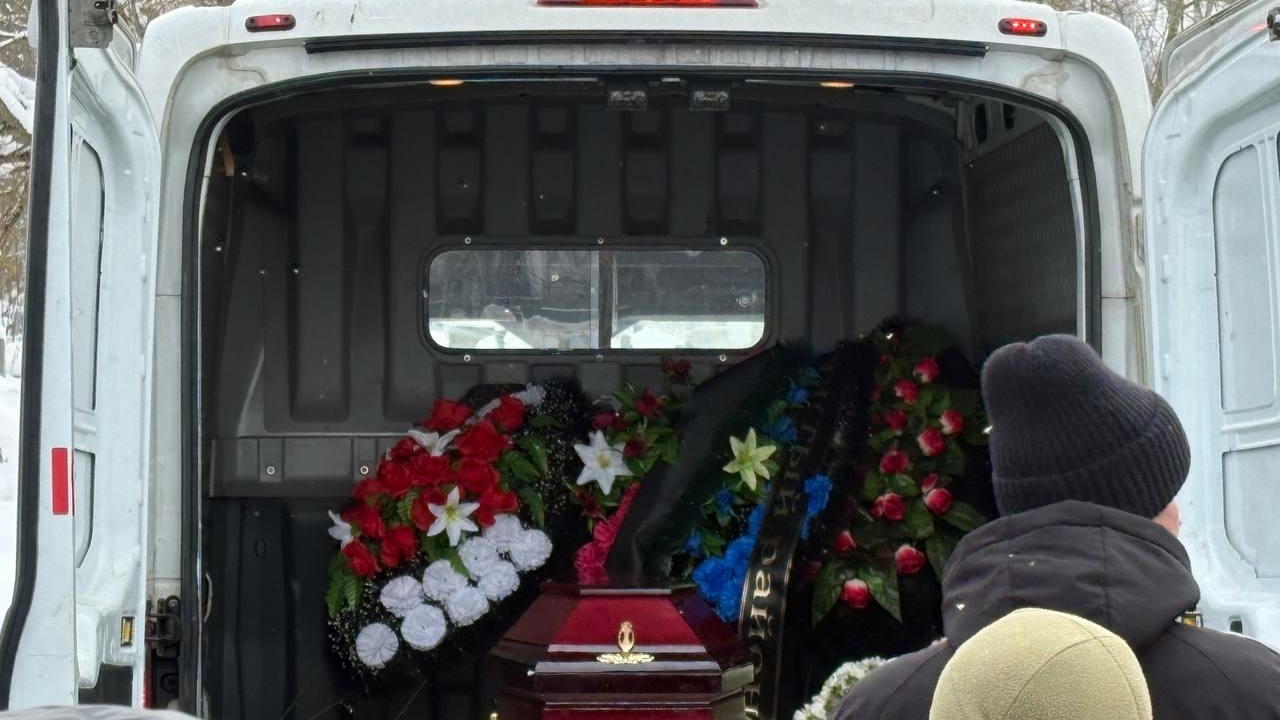 Споры, открытый гроб и слезы родителей: как прошли похороны 9-летнего Паши на Южном кладбище