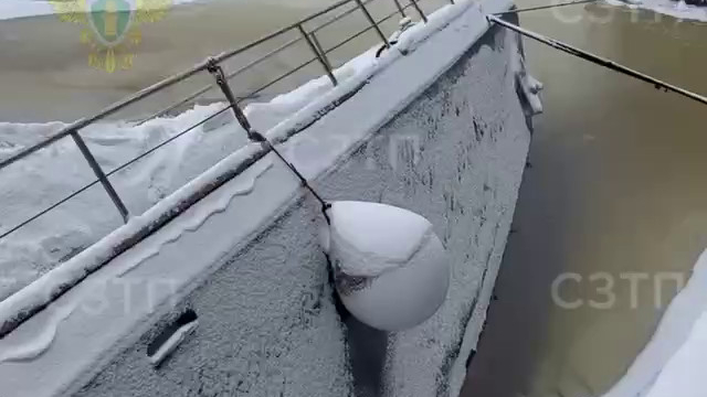 На Малой Неве частично затонула яхта