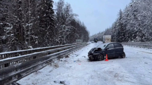 На трассе «Вологда — Тихвин — Р21 «Кола» водитель Opel Corsa устроил ДТП и погиб