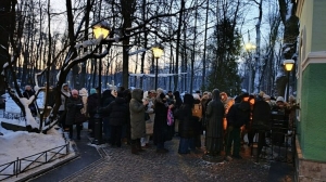 В часовню Ксении Петербургской с самого утра выстроилась очередь
