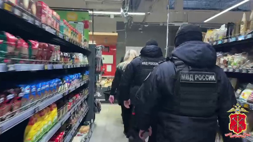 Искали нелегалов, а нашли охранников без лицензий: чем закончился рейд полиции в Выборгском районе