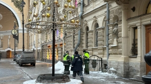 Обещания не сбылись: зарплаты дворников в Петербурге не выросли с прошлого года