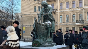 На Адмиралтейской набережной отдали дань уважения Петру I