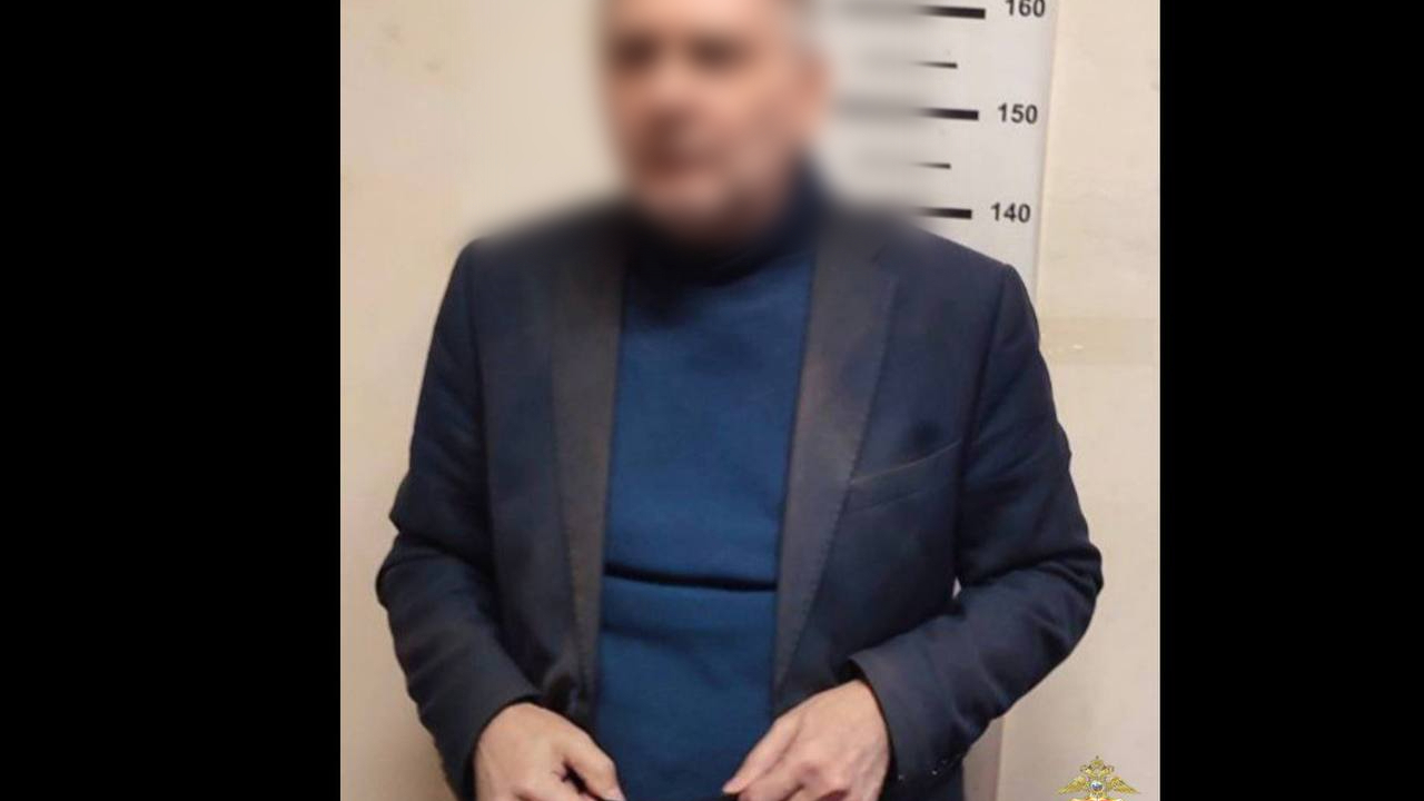 Сотрудник больницы в Сосновом Бору поиздевался над девочкой в грузовом лифте детской поликлиники