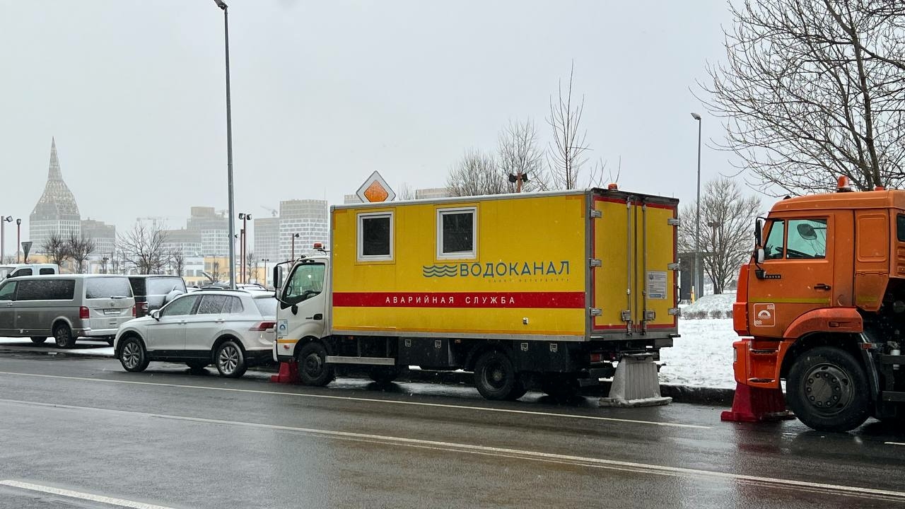 Специалисты локализовали прорыв трубы на Обуховской обороны