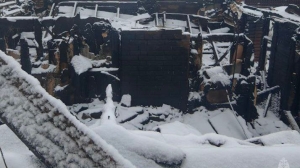 Печке-убийце не удалось забрать души петербуржцев: фото страшного пожара на новогодних