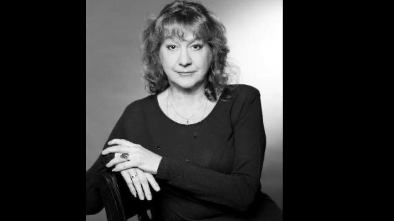 Из театра в центре Петербурга в больницу увезли артистку Елену Липец