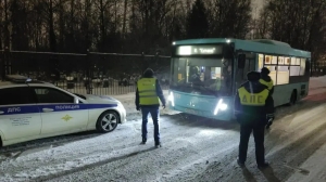 Комитет по транспорту услышал жалобы петербуржцев на водителей автобусов и нагрянул с рейдом в автопарк
