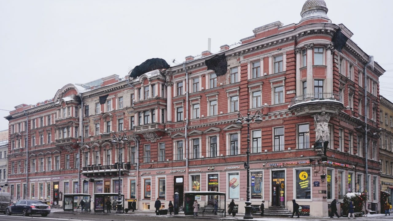 Старинный дом на Невском огородят лесами — когда начнется ремонт?