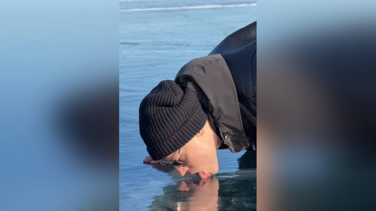 «А это вкусно»: SHAMAN эротично вылизал Байкал — видео взорвало соцсети