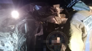 «Легковушка» всмятку: столкновение с двумя фурами обернулось смертью водителя на Коле