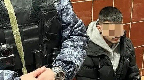 В Петербурге 19-летнего парня поймали после попытки вынести из магазина полный рюкзак масла