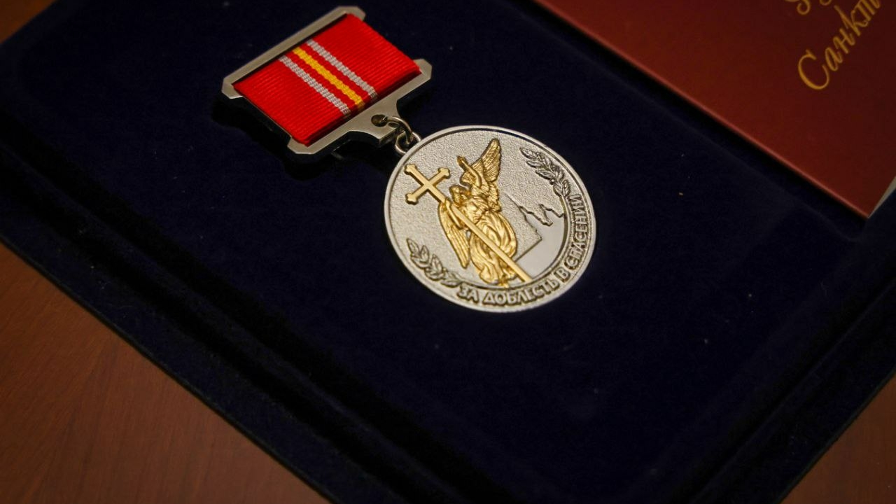 В Смольном наградят медсестер-спасительниц малыша, упавшего с 10 этажа на Богатырском проспекте