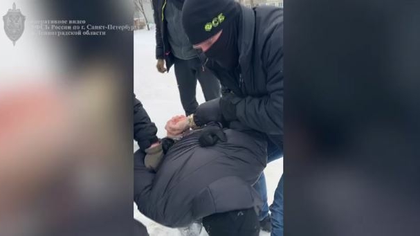 Взятка за права без экзамена обернулась уголовкой: в Ленобласти задержали двух подозреваемых