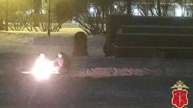 Полил из бутылки и ушел: тушение Вечного огня на Марсовом поле обернулось для петербуржца уголовным делом