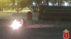 Полил из бутылки и ушел: тушение Вечного огня на Марсовом поле обернулось для петербуржца уголовкой