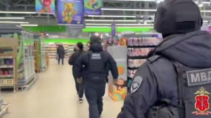 Петербургская полиция искала нелегальных мигрантов в 13 «Перекрестках»