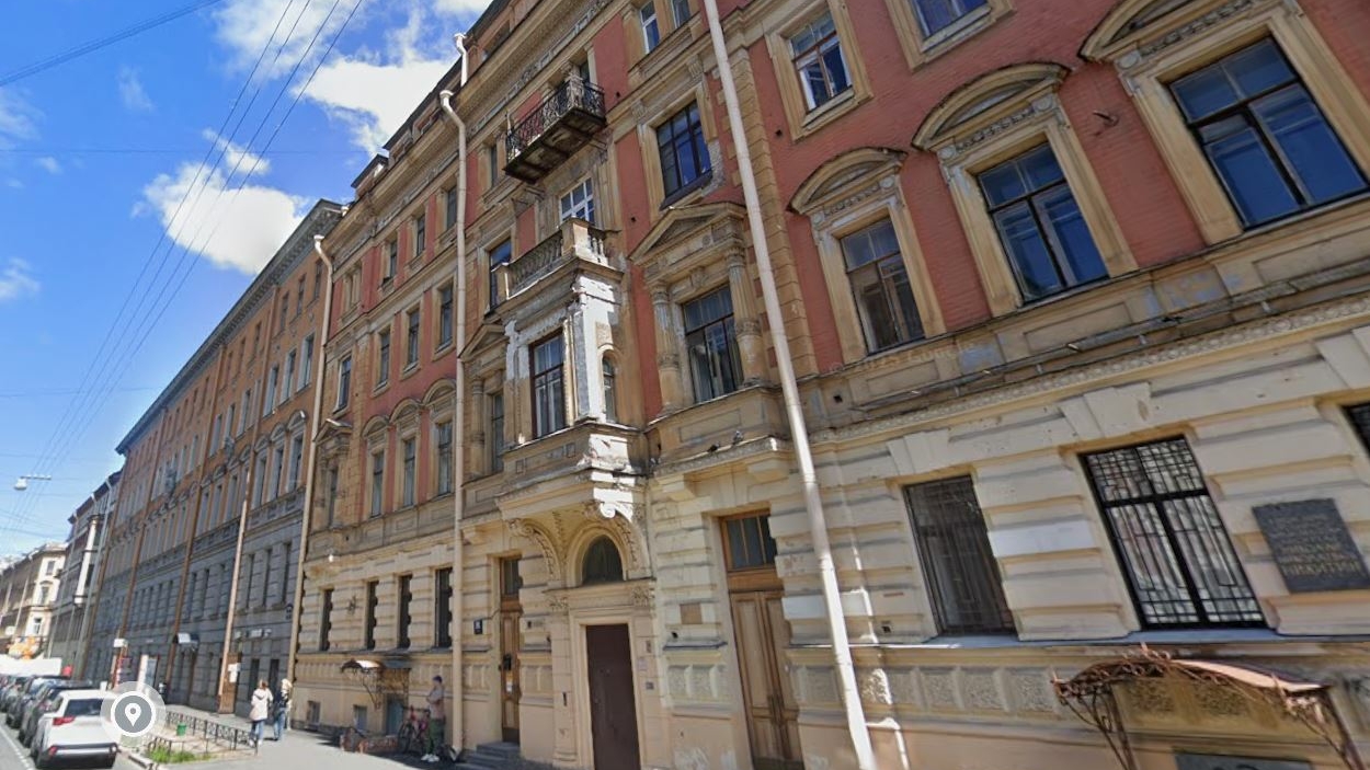 Мощный пожар в доходном доме на Моховой тушили всю ночь