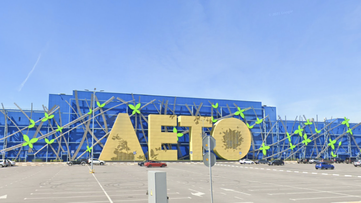 Стали известны подробности разборок пенсионера и 23-летнего парня в ТЦ «Лето» на Московском: за что нож оказался в спине