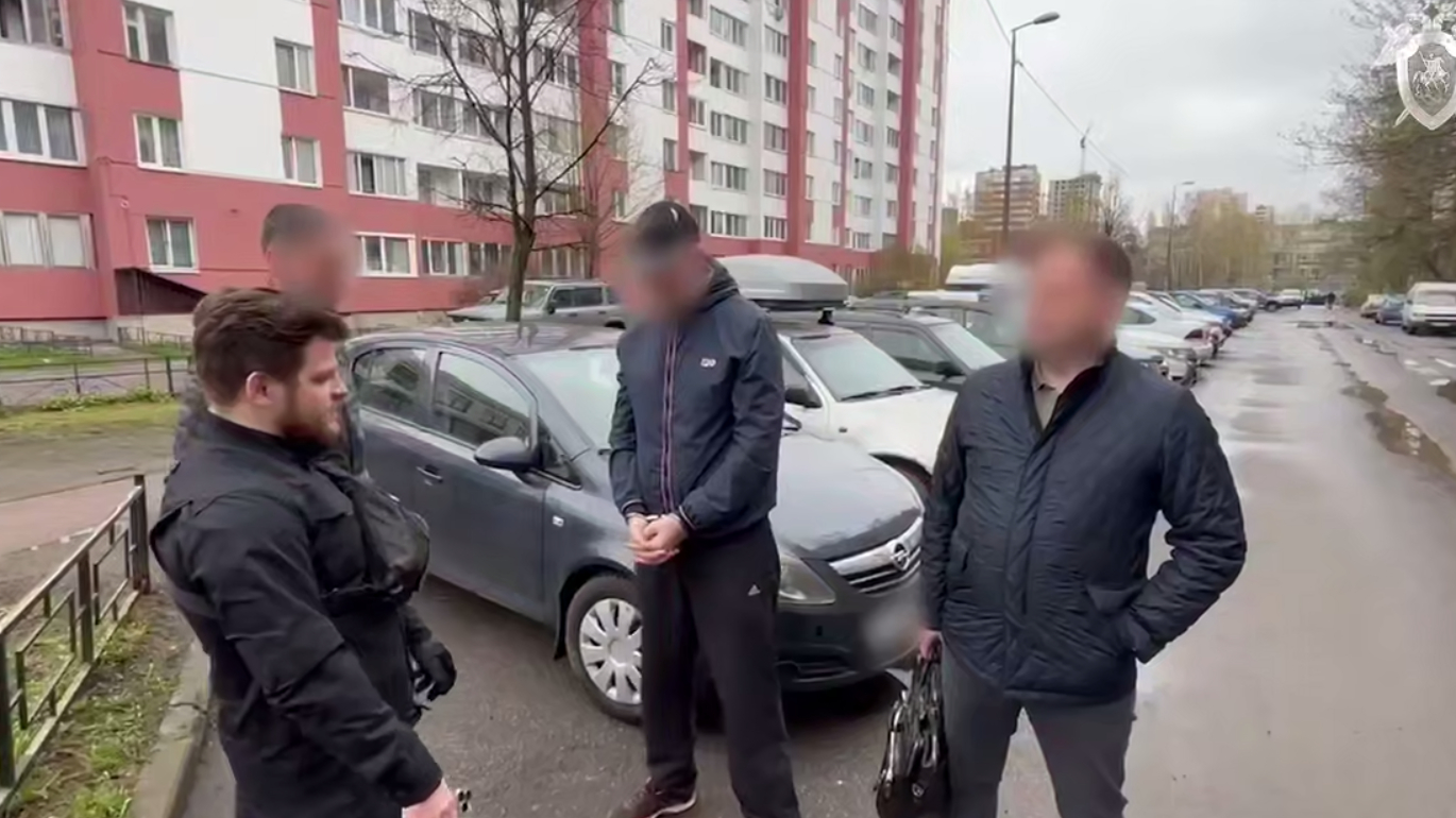 В Петербурге четверо мужчин ответят в суде за убийство бизнесмена в парадной на Композиторов 15 лет назад