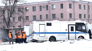 Игры в репортера и прятки в грузовиках: как прошел миграционный рейд на стройке элитного ЖК на Матисовом острове