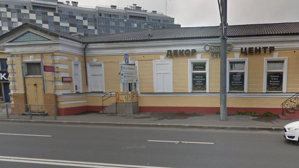 Языки пламени объяли 300 «квадратов» одноэтажного здания на Ваське