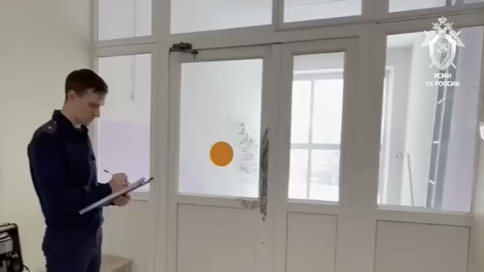 СК Пермского края показал видео из школы, где 7-классник порезал 13-летнего мальчика