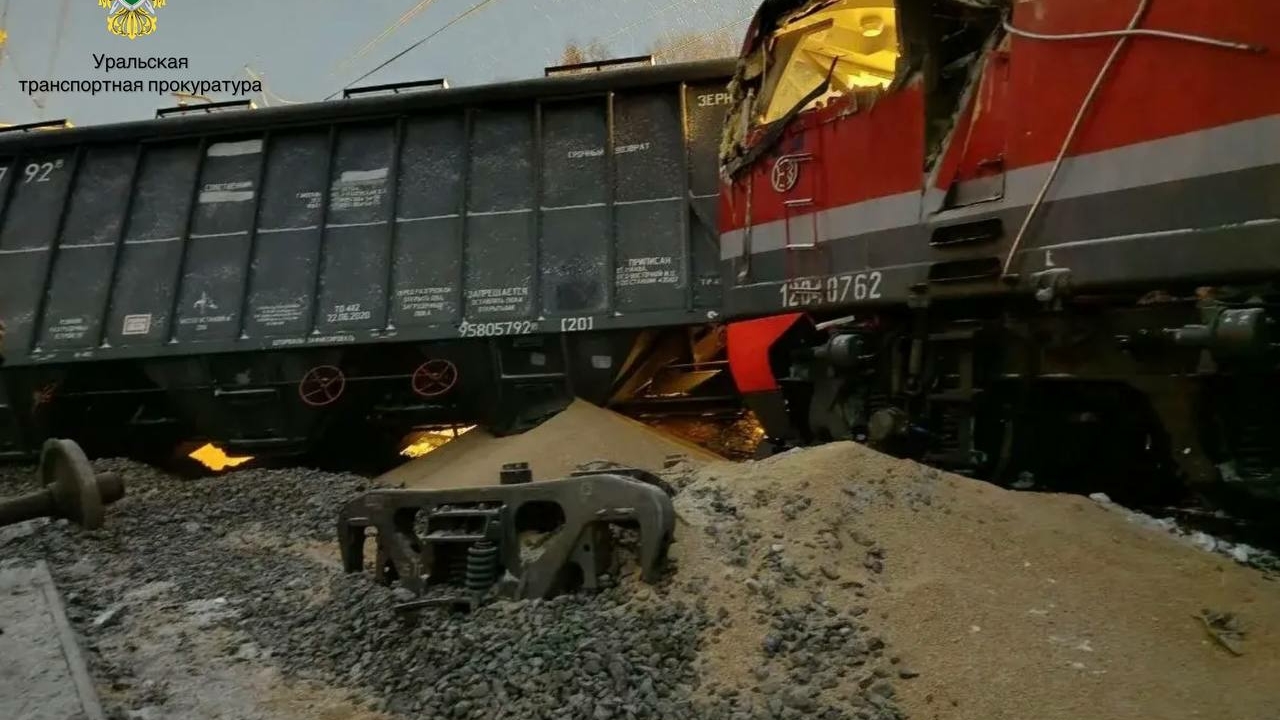 Поезд из Тюмени приедет в Петербург с задержкой из-за схода вагонов в Прикамье