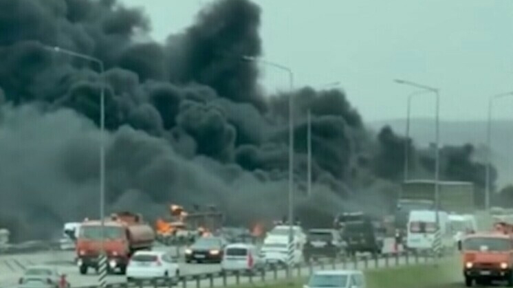 На трассе Ростов — Таганрог бензовоз протаранил несколько машин, взорвался и устроил огненный ад