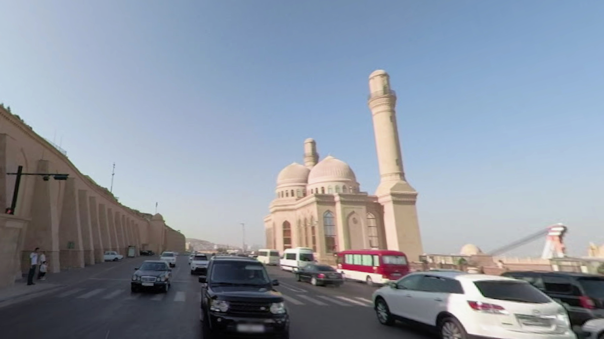 Детей эвакуировали, аэропорт в огне, есть пострадавшие: что известно о падении иранских дронов в Азербайджане?