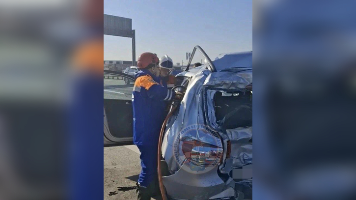 Спасатели Шлиссельбурга вытащили водителя Volkswagen после серьезного ДТП на КАД