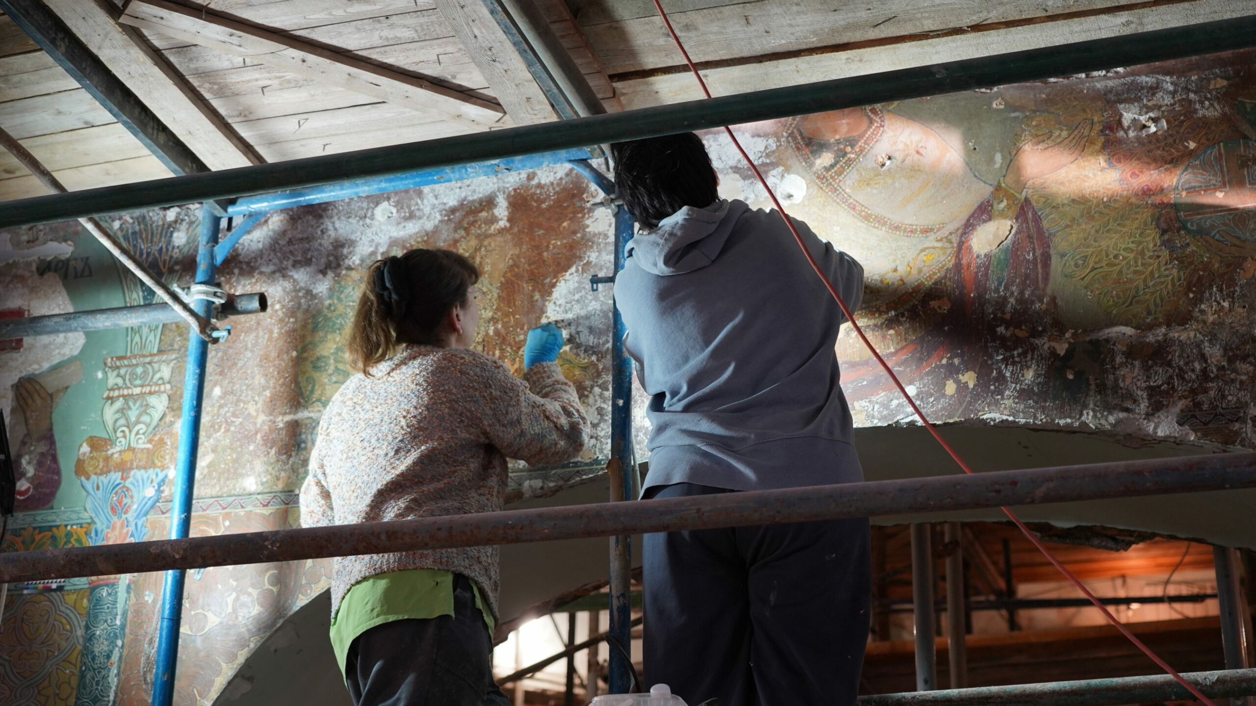 Под штукатуркой — фрески: в Елизаветинской богадельне реставраторы обнаружили старинную живопись