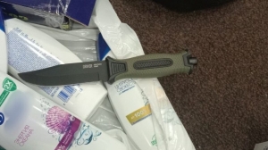 Бывалый петербуржец исполосовал лицо сотрудника гипермаркета из-за «бесплатных» товаров