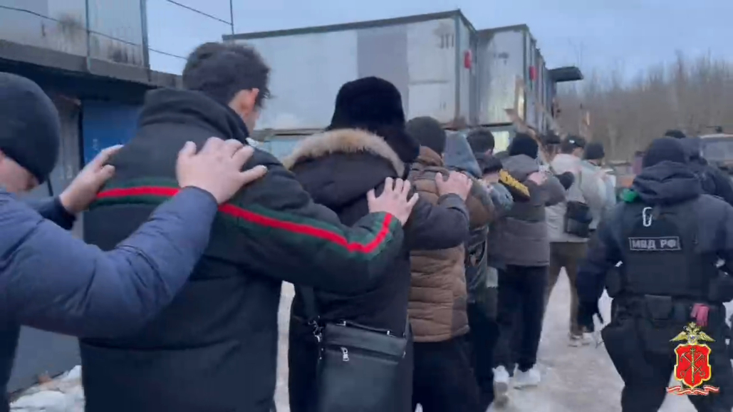 В Ленобласти на стройке проверили 327 документов у мигрантов