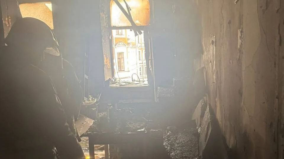 Из горящего дома на Моховой пожарные вывели 25 человек