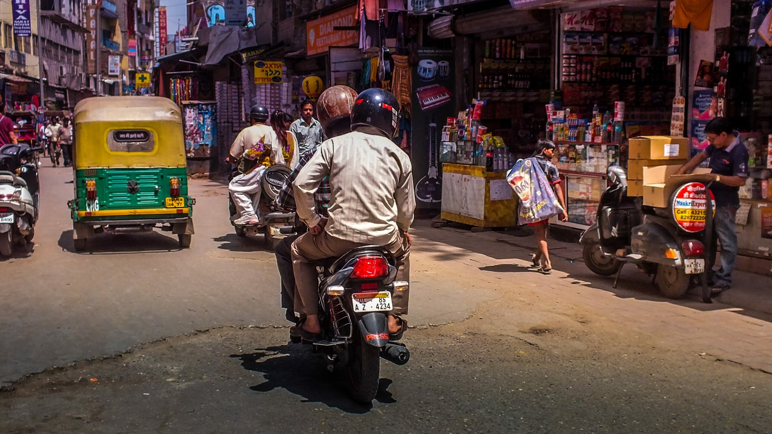 Голый индус не смог овладеть туристкой из Москвы и залез в дом местной жительницы
