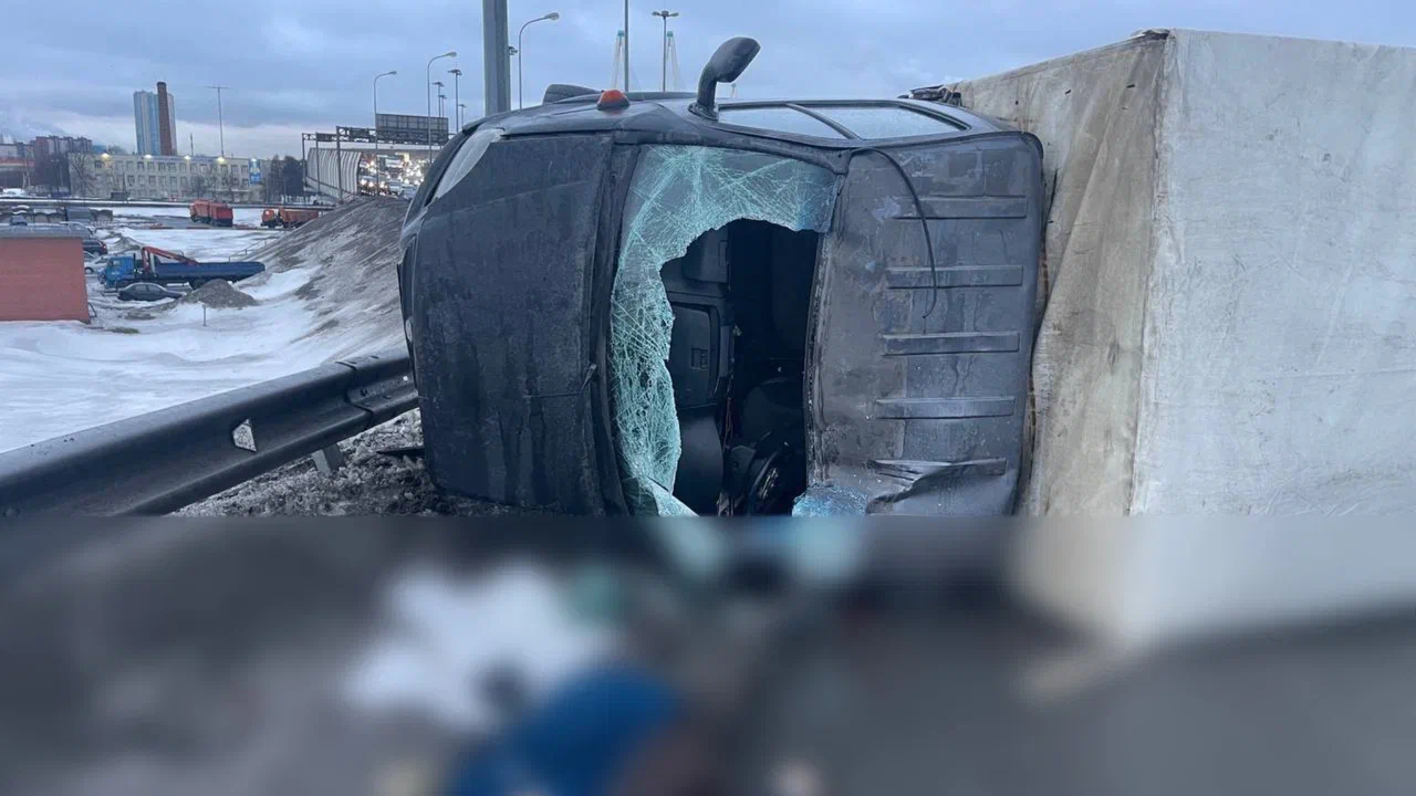 Под Петербургом поймали водителя, бросившего пассажира умирать на дороге после аварии: им оказался 35-летний мигрант